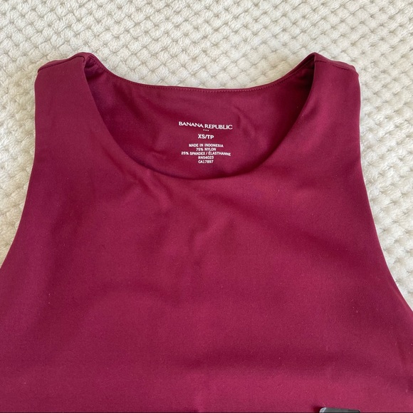 Banana Republic Workout Crop Top - Picture 4 of 8